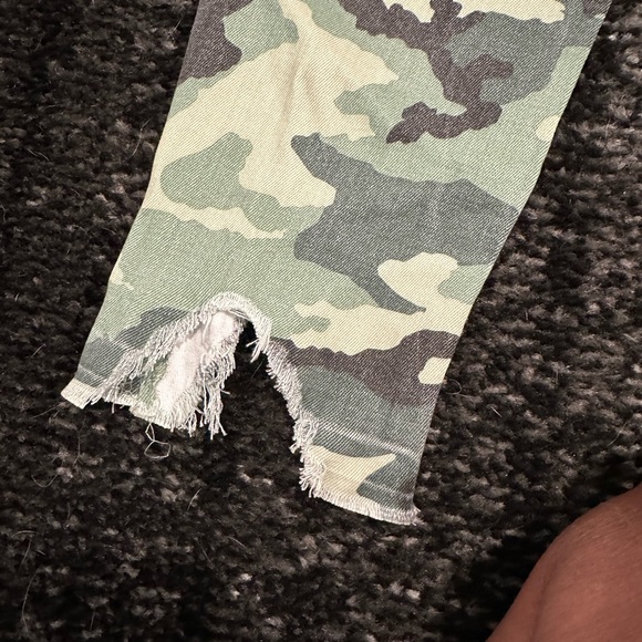 Tractr Blu High Rise Distressed Green Camo Skinny Jean Size 28 - Picture 14 of 16